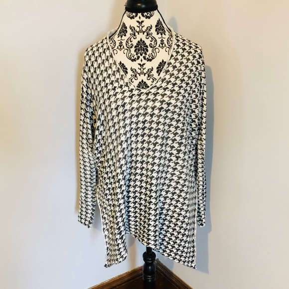 Modern Designer Checkered Knot Tie Sweater. Medium - Picture 4 of 8